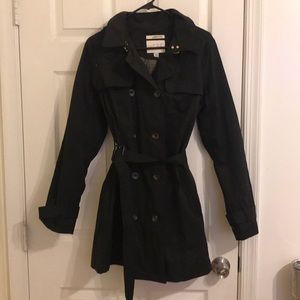 Water resistant trench coat